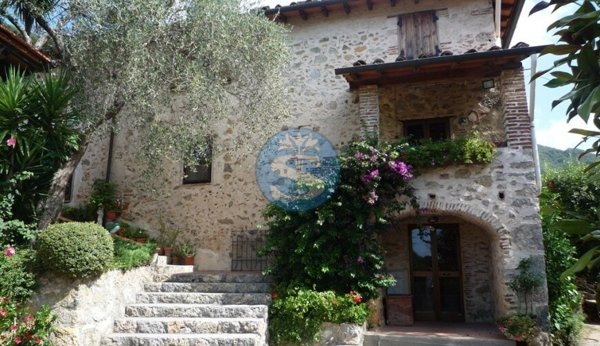 casa indipendente in vendita a Camaiore in zona Montebello