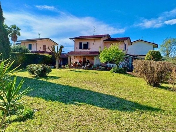 casa indipendente in vendita a Camaiore in zona Lido di Camaiore