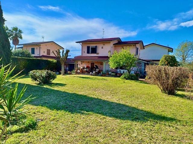 casa indipendente in vendita a Camaiore in zona Lido di Camaiore