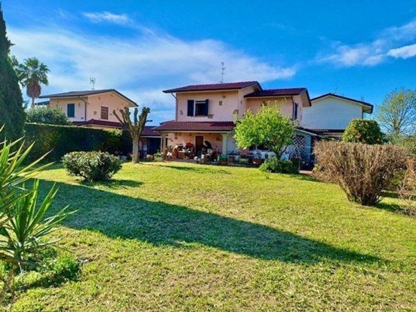 casa indipendente in vendita a Camaiore in zona Lido di Camaiore