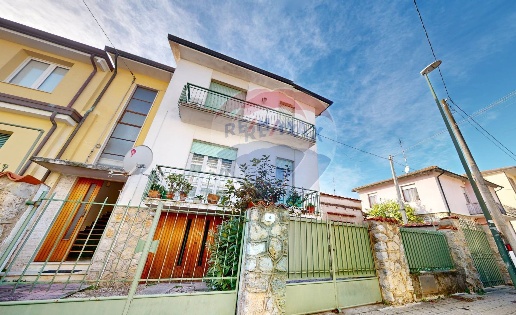 appartamento in vendita a Camaiore in zona Lido di Camaiore