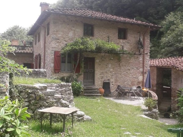casa indipendente in vendita a Camaiore