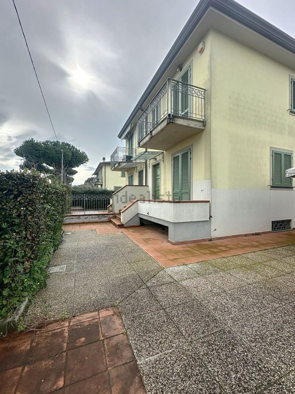 casa indipendente in vendita a Camaiore in zona Lido di Camaiore