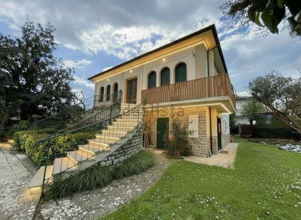 casa indipendente in vendita a Camaiore in zona Capezzano Pianore