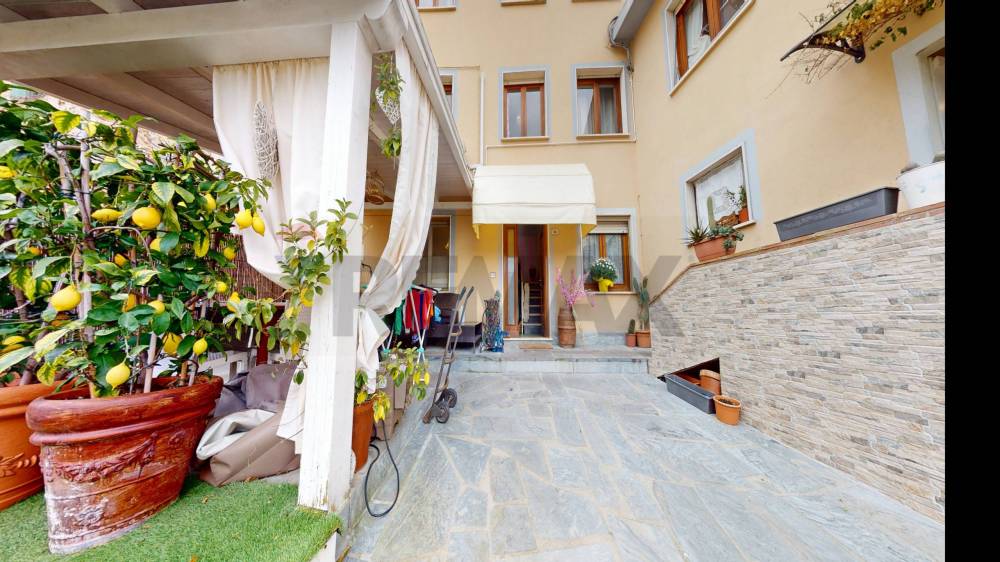 casa indipendente in vendita a Camaiore