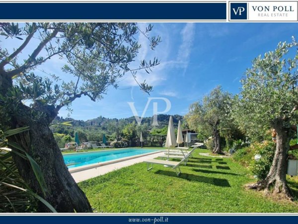 intera palazzina in vendita a Camaiore