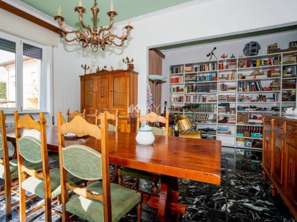 casa semindipendente in vendita a Camaiore