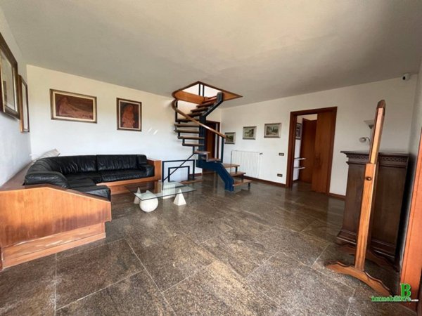 casa indipendente in vendita a Camaiore in zona Lido di Camaiore