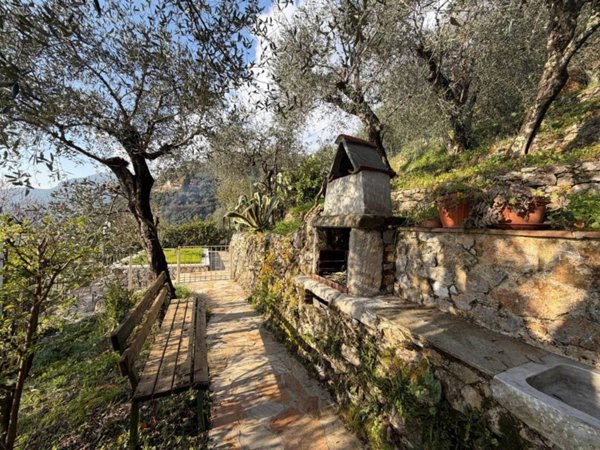 casa indipendente in vendita a Camaiore