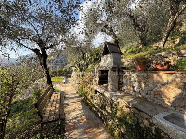casa indipendente in vendita a Camaiore