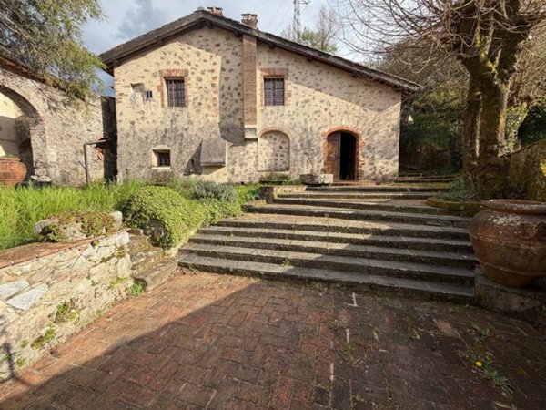 casa indipendente in vendita a Camaiore