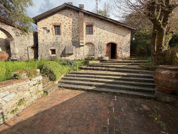 pentavano in vendita a Camaiore