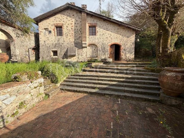 casa indipendente in vendita a Camaiore
