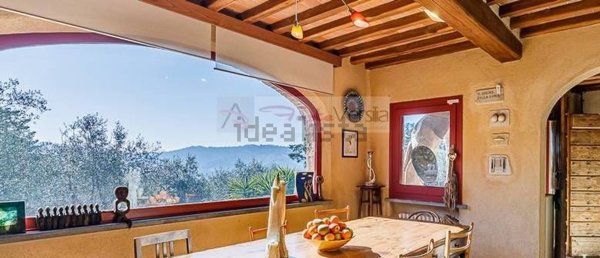 casa indipendente in vendita a Camaiore