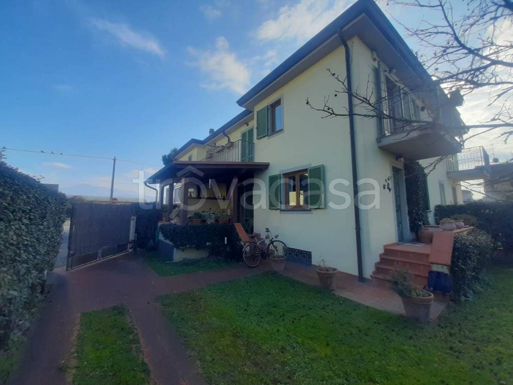 casa indipendente in vendita a Camaiore in zona Lido di Camaiore