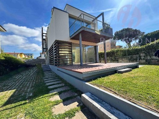 casa indipendente in vendita a Camaiore in zona Lido di Camaiore