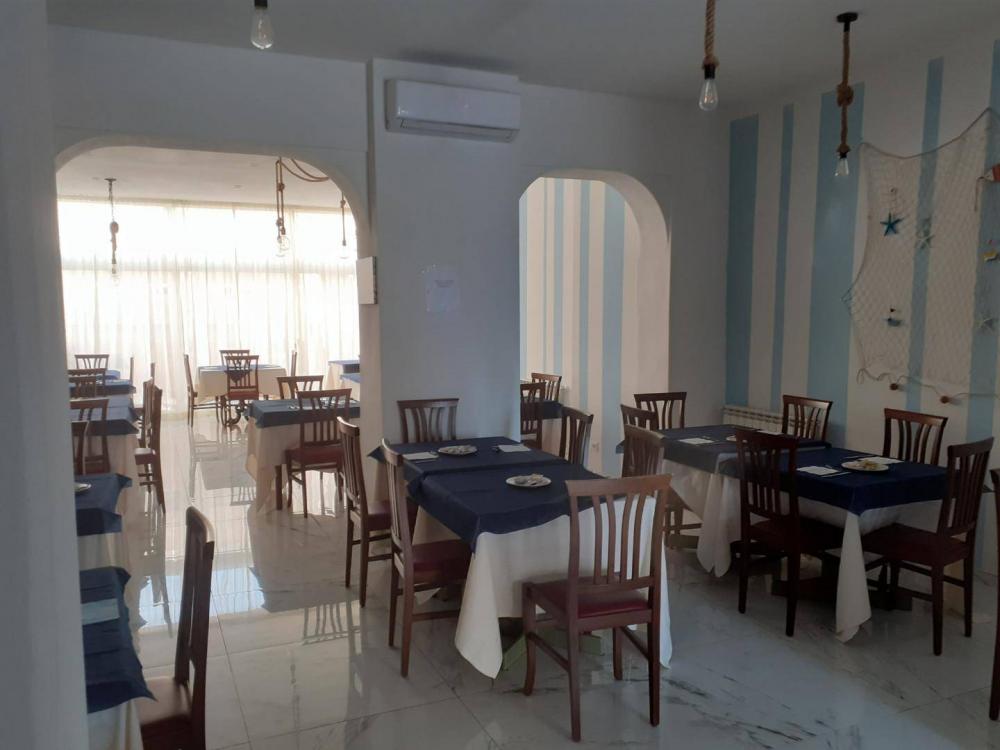 negozio in vendita a Camaiore in zona Lido di Camaiore