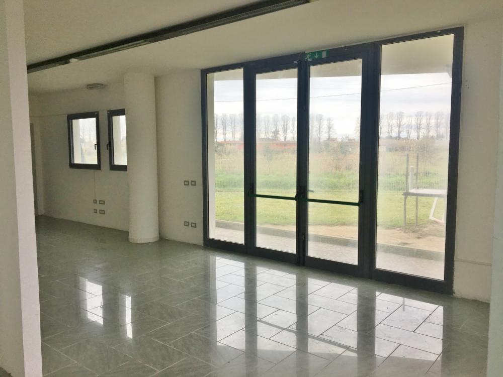 ufficio in vendita a Camaiore in zona Capezzano Pianore