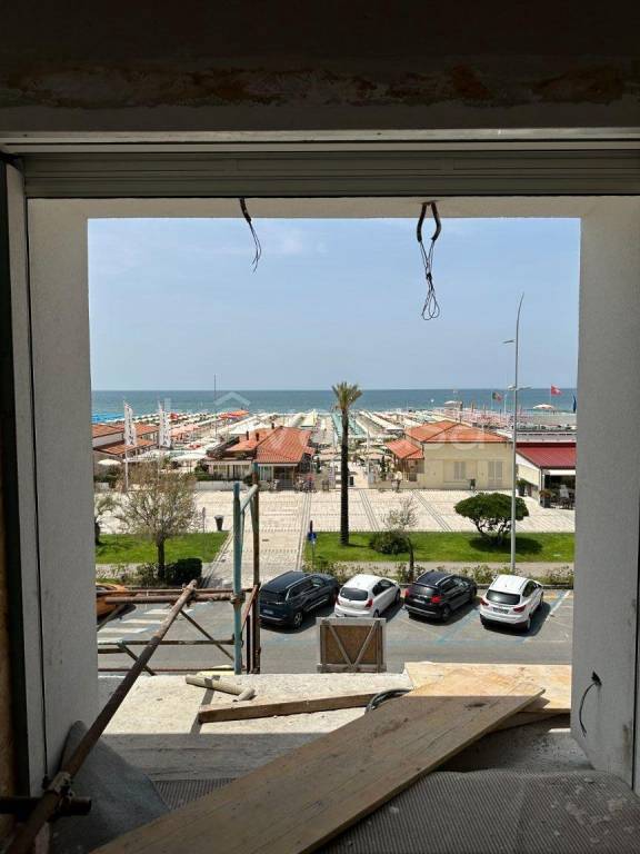 appartamento in vendita a Camaiore in zona Lido di Camaiore