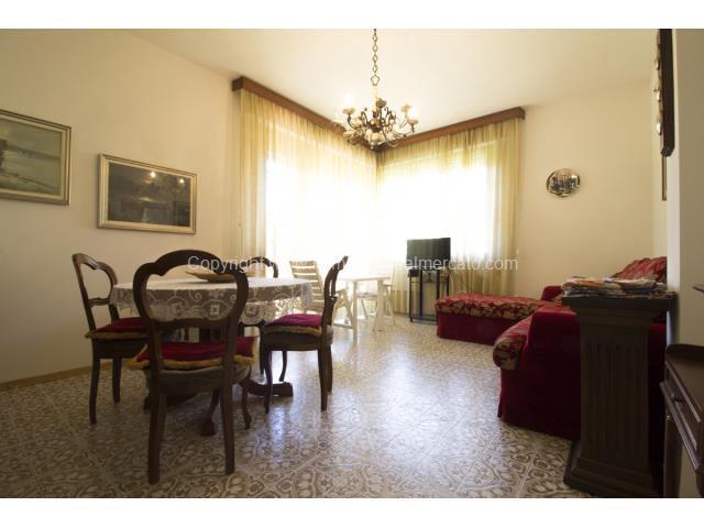 appartamento in vendita a Camaiore in zona Lido di Camaiore