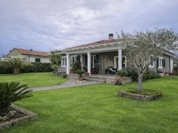 casa indipendente in vendita a Camaiore in zona Lido di Camaiore