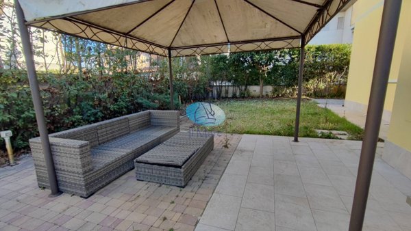 casa indipendente in vendita a Camaiore in zona Lido di Camaiore