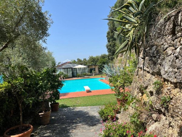 casa indipendente in vendita a Camaiore in zona Capezzano Pianore