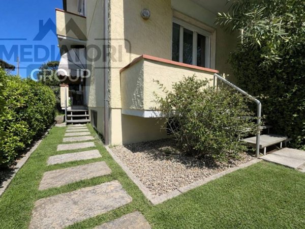 appartamento in vendita a Camaiore in zona Lido di Camaiore