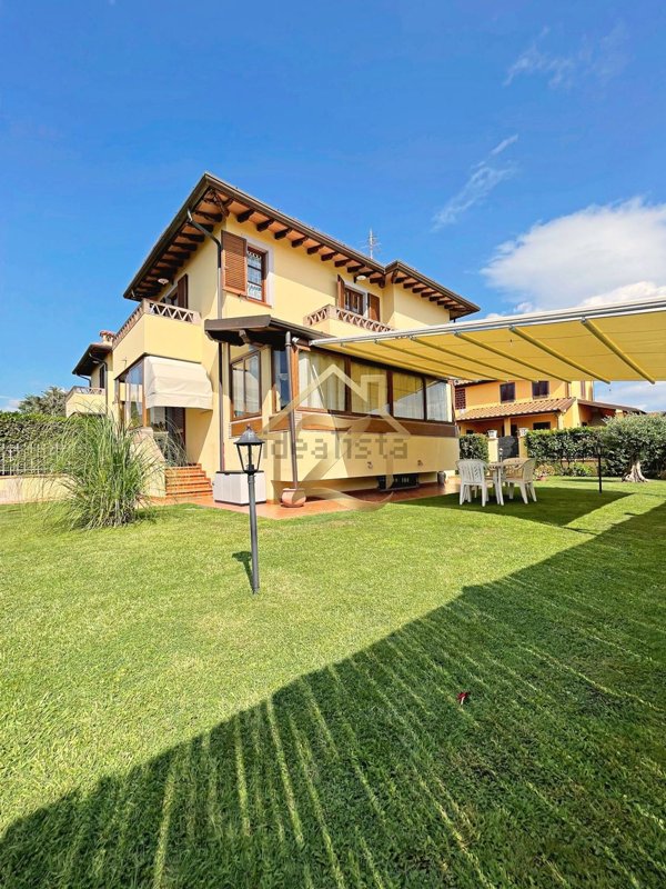 casa indipendente in vendita a Camaiore in zona Lido di Camaiore