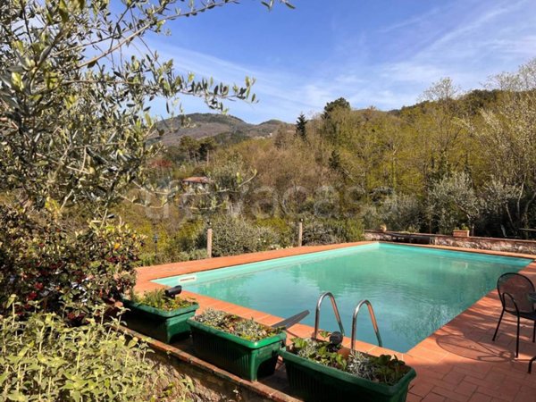 casa indipendente in vendita a Camaiore in zona Santa Maria Albiano