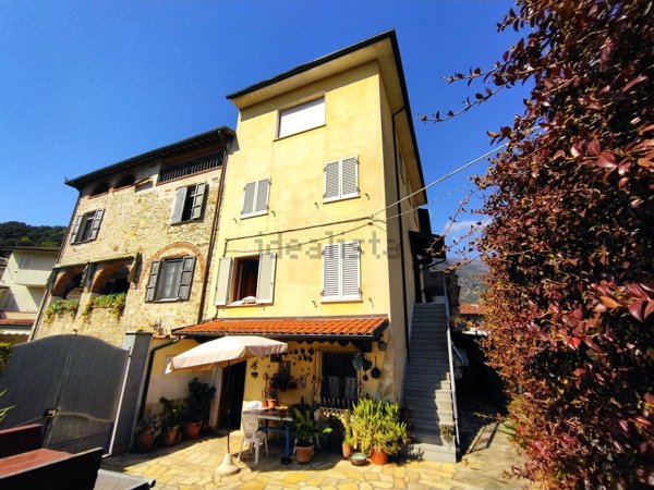 casa indipendente in vendita a Camaiore