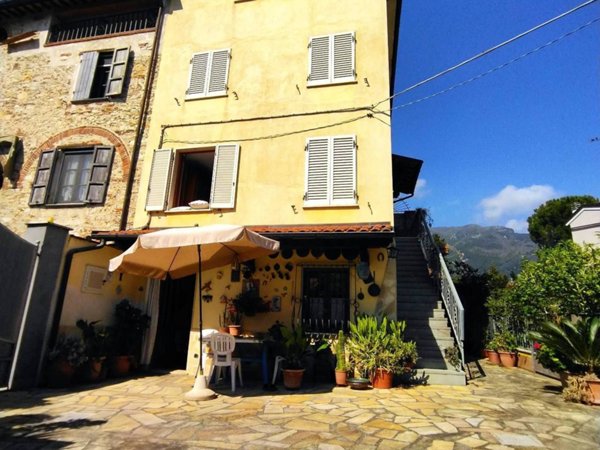 casa indipendente in vendita a Camaiore