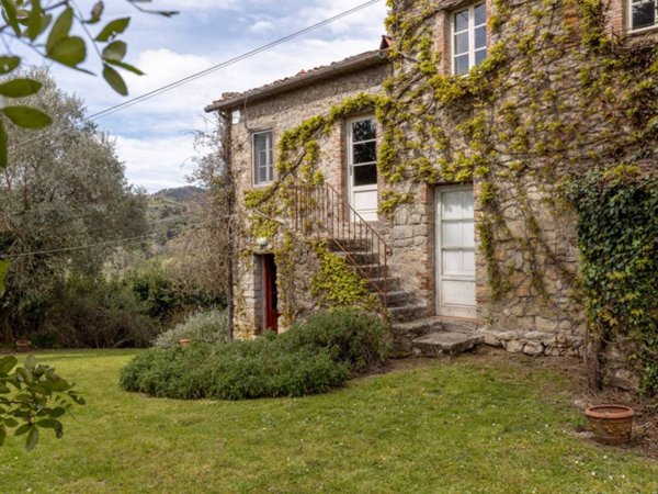 casa indipendente in vendita a Camaiore in zona Orbicciano