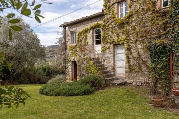 casa indipendente in vendita a Camaiore in zona Orbicciano