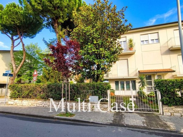 casa indipendente in vendita a Camaiore in zona Lido di Camaiore