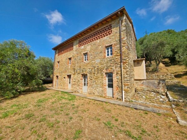 casa indipendente in vendita a Camaiore