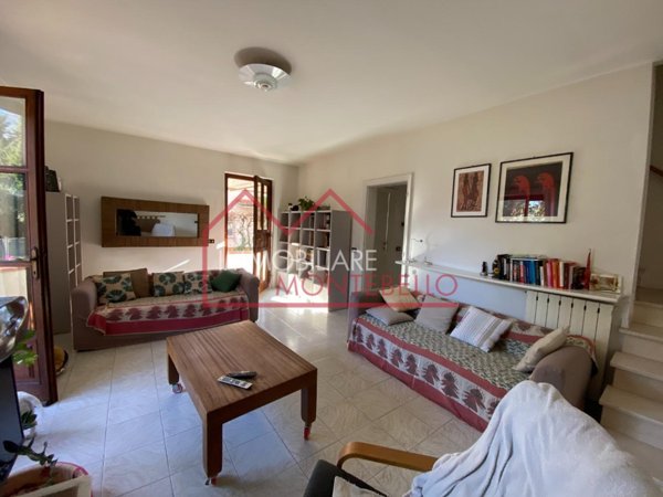 casa indipendente in vendita a Camaiore in zona Vado
