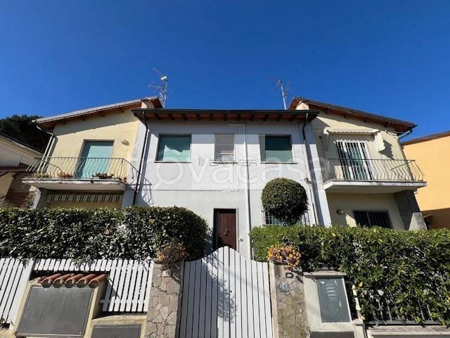 appartamento in vendita a Camaiore in zona Lido di Camaiore