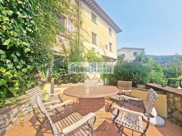 casa indipendente in vendita a Camaiore in zona Metato