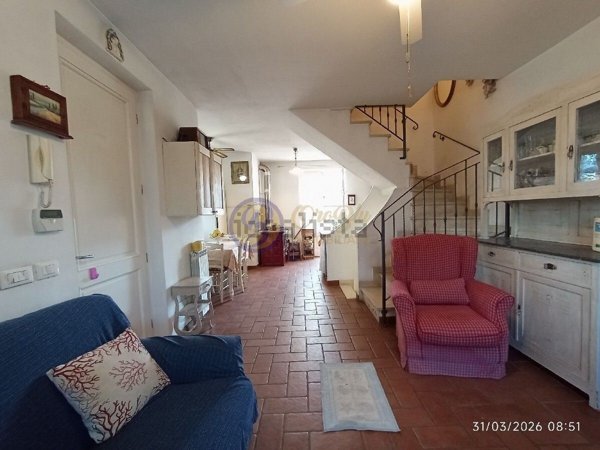 casa indipendente in vendita a Camaiore in zona Capezzano Pianore