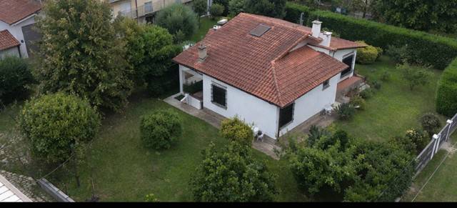 casa indipendente in vendita a Camaiore in zona Capezzano Pianore