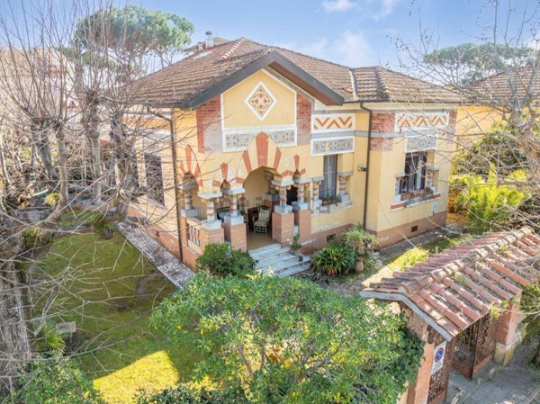 casa indipendente in vendita a Camaiore in zona Lido di Camaiore