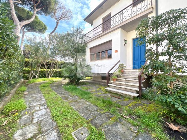 casa indipendente in vendita a Camaiore in zona Lido di Camaiore