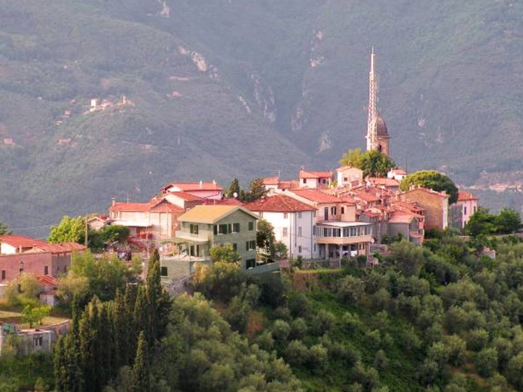 casa indipendente in vendita a Camaiore in zona Pedona