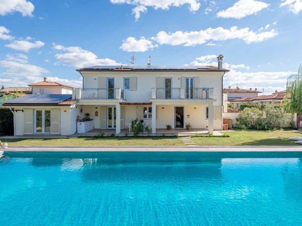 casa indipendente in vendita a Camaiore in zona Lido di Camaiore