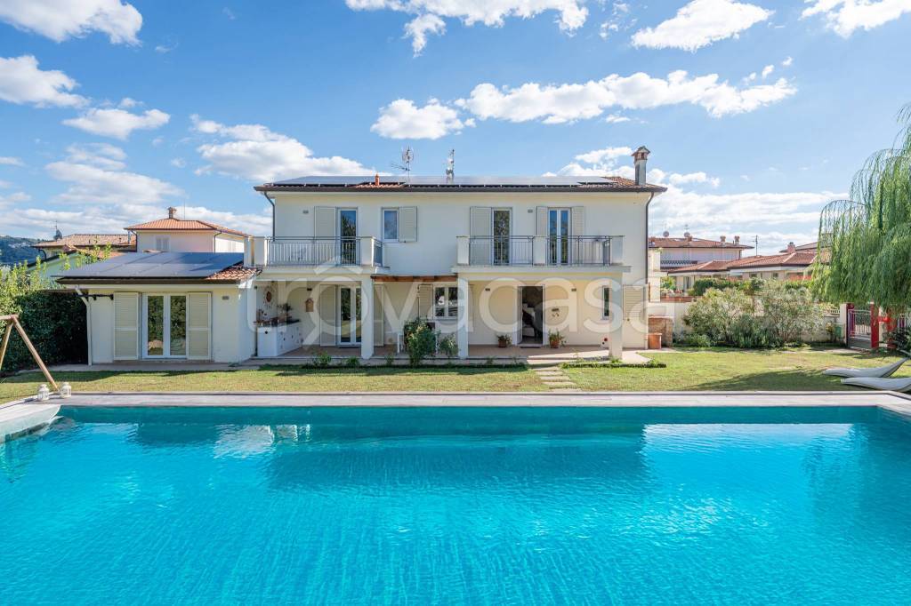 casa indipendente in vendita a Camaiore in zona Lido di Camaiore