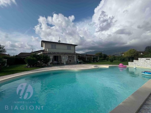 casa indipendente in vendita a Camaiore in zona Lido di Camaiore