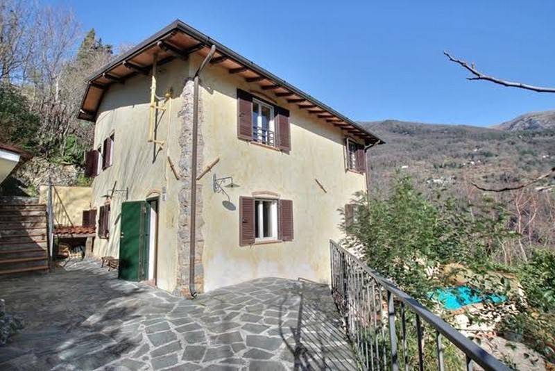 casa indipendente in vendita a Camaiore