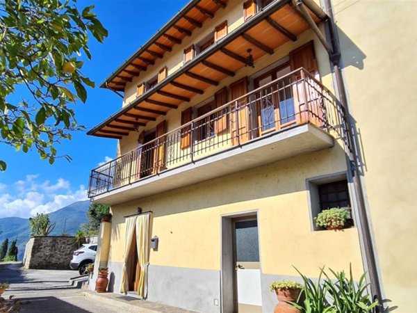 casa indipendente in vendita a Camaiore