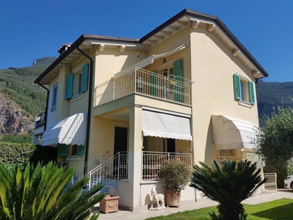 casa indipendente in vendita a Camaiore